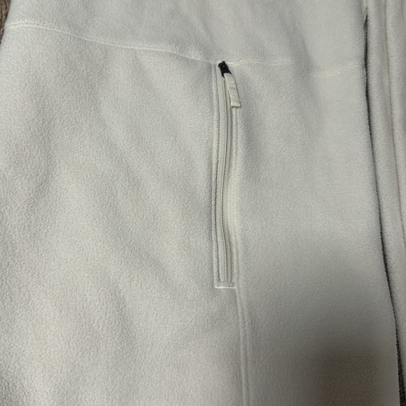 Women’s Lg Cream color pull over with pockets. Fleece. - Picture 3 of 7